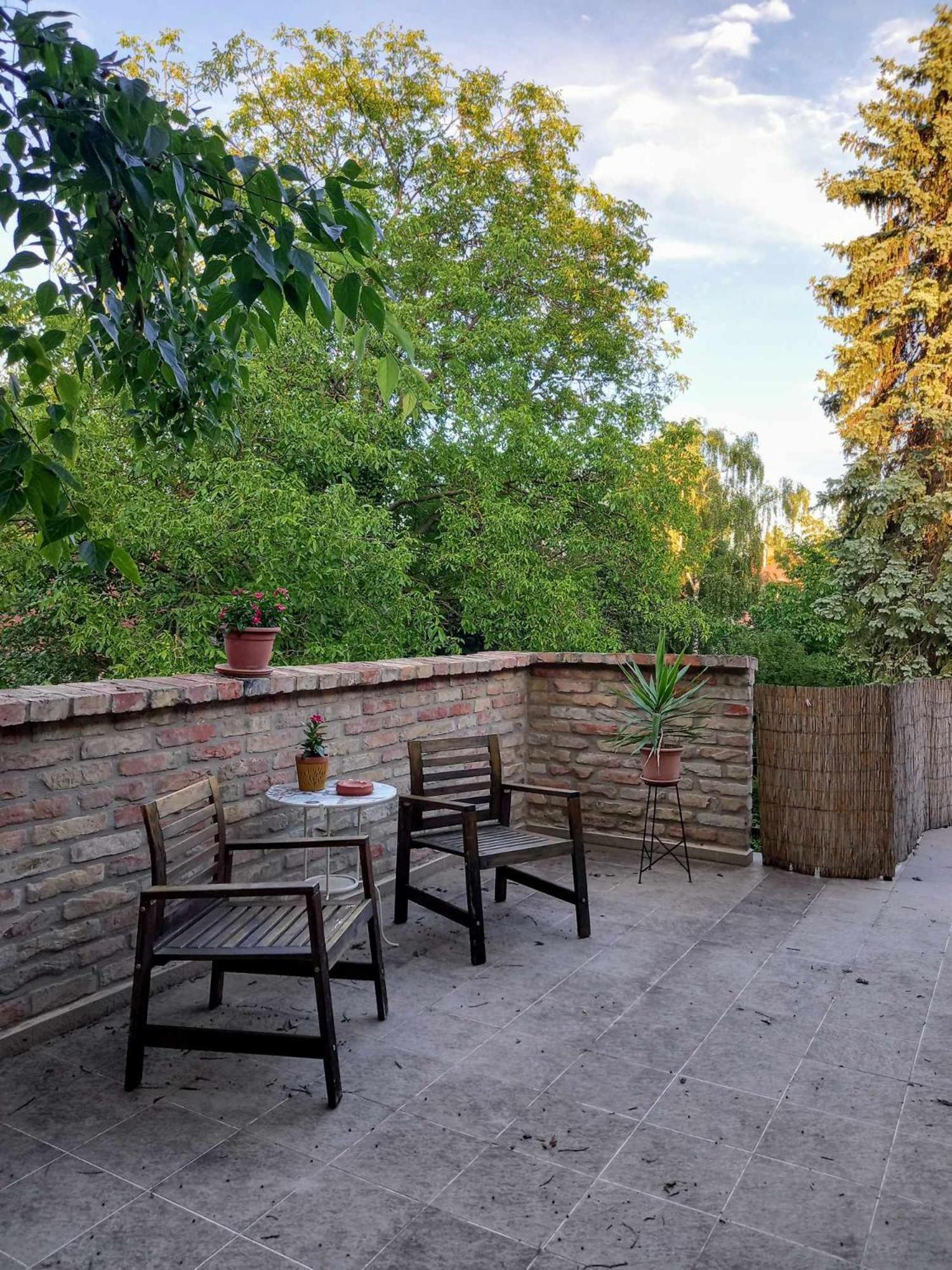 Bike&Night Apartment Baracska Bagian luar foto